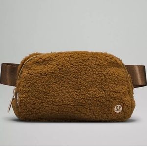 Lululemon Teddy Beltbag
